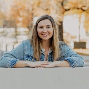 Meet your Posher, Abigail